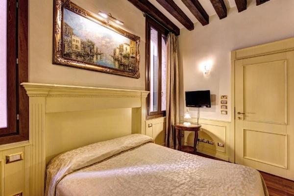 Palazzo La Scala image 16